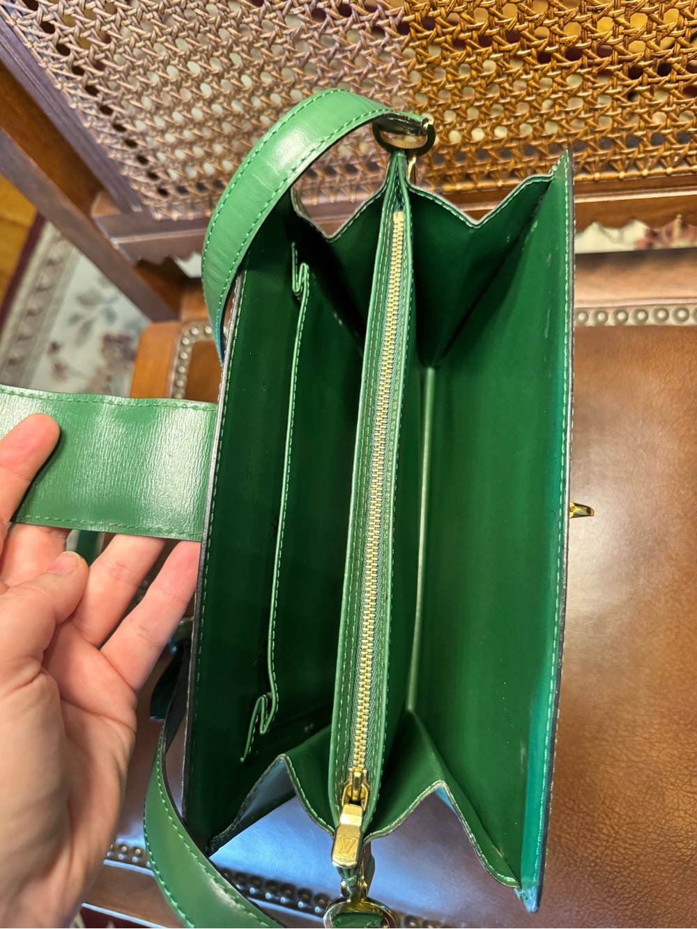 Louis Vuitton Green Epi Vintage Capucine - Picture 4 of 14